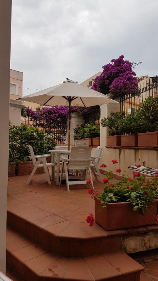 Monolocale In Villa Centrale Ла Мадалена Екстериор снимка