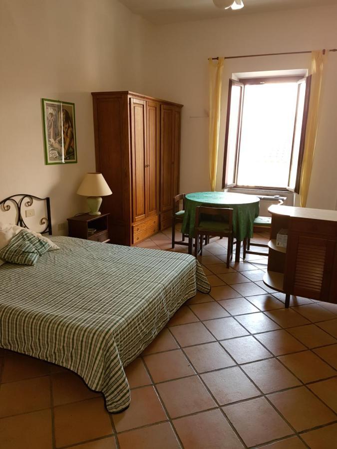 Monolocale In Villa Centrale Ла Мадалена Екстериор снимка