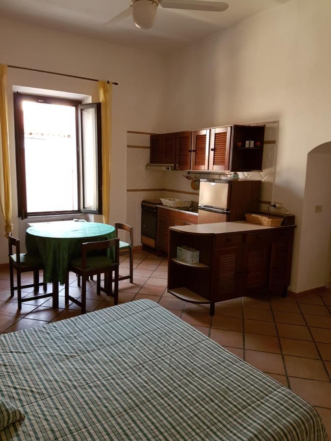 Monolocale In Villa Centrale Ла Мадалена Екстериор снимка