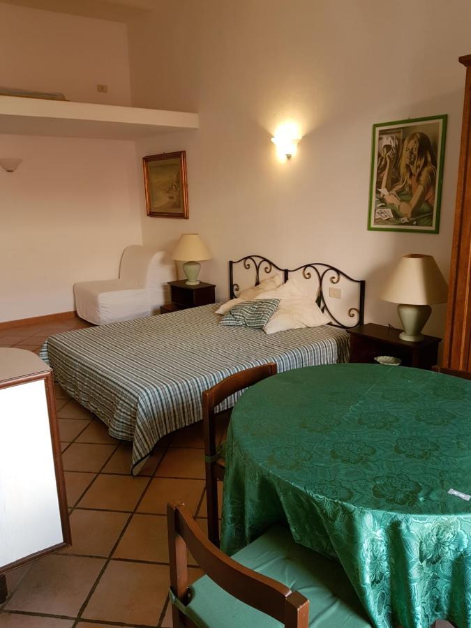 Monolocale In Villa Centrale Ла Мадалена Екстериор снимка