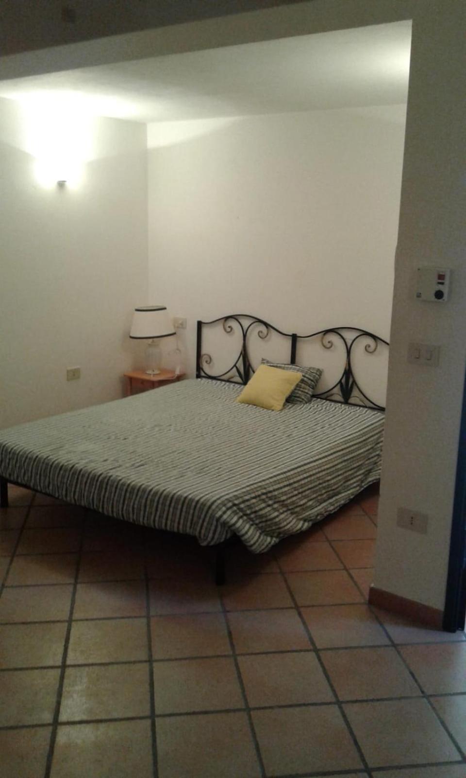 Monolocale In Villa Centrale Ла Мадалена Екстериор снимка