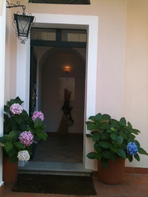 Monolocale In Villa Centrale Ла Мадалена Екстериор снимка